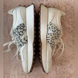 New Balance 327 Stylish Women's Leopard Print Sneakers
